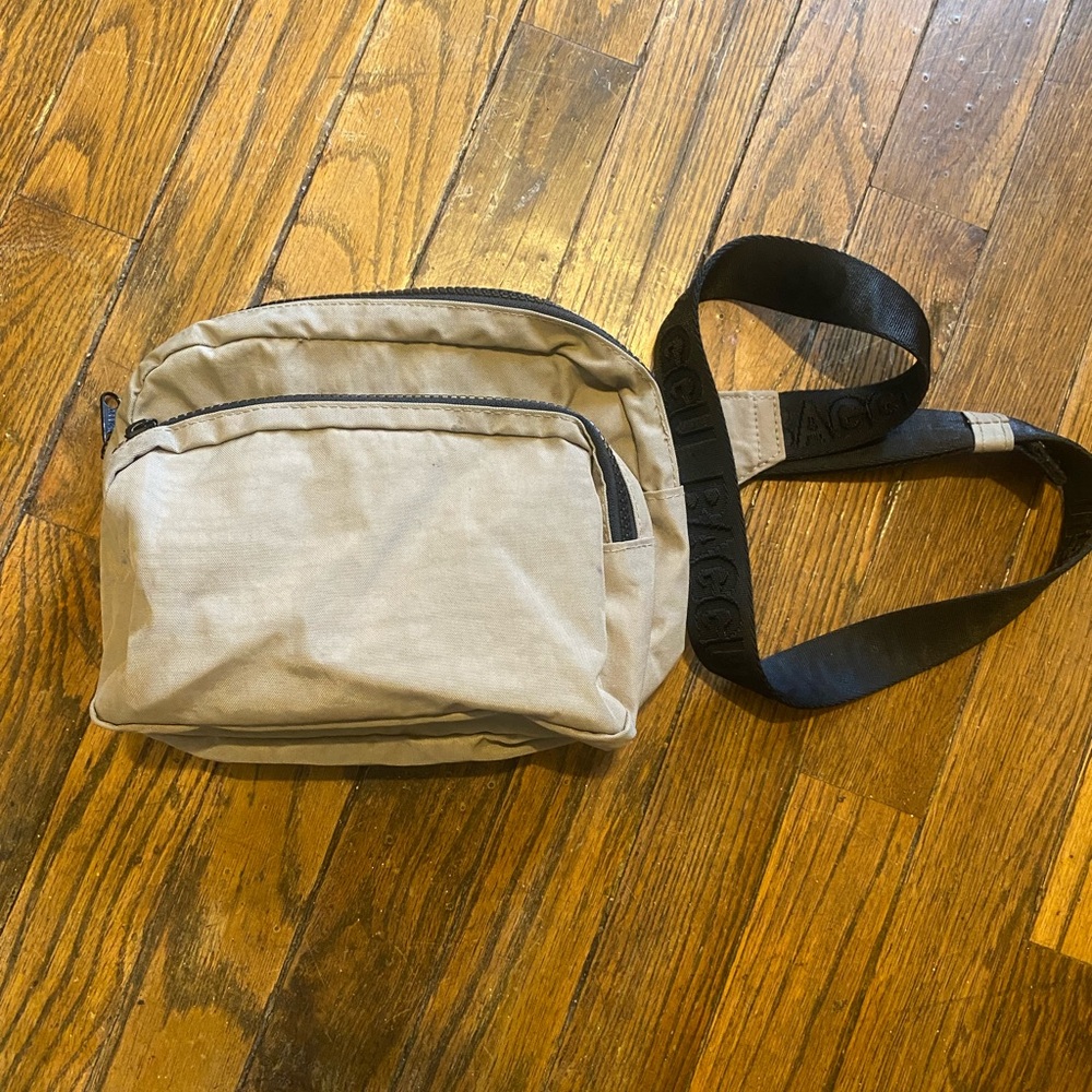 BAGGU Beige Belt Bag with Black Strap